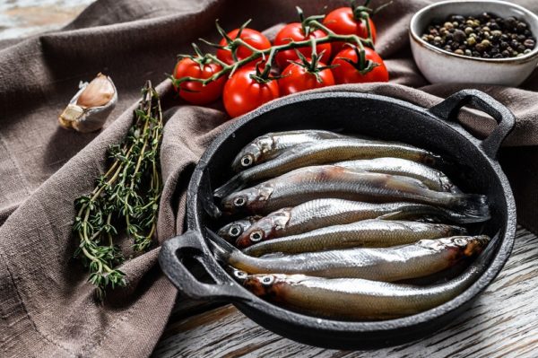 Raw smelt with pepper